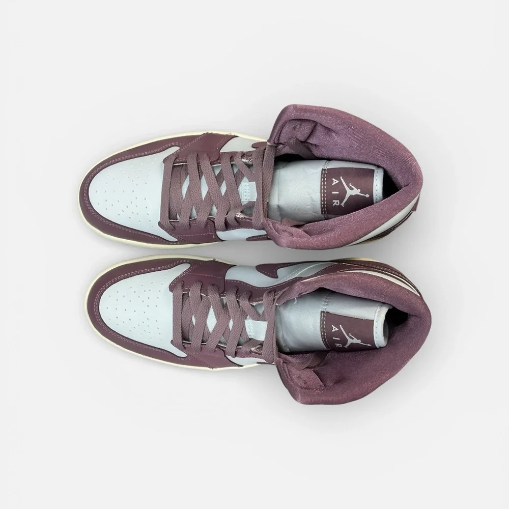 Nike Air Jordan 1 Mid-Woman’s